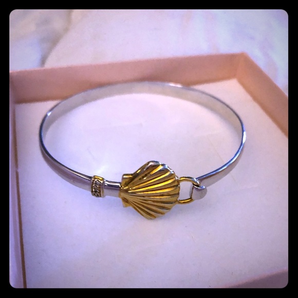 American Vintage Jewelry - Sterling Silver & 18k Gold Bangle Shell Bracelet